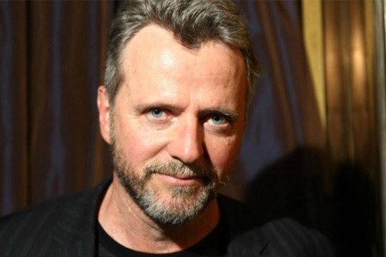 Aidan Quinn protagonizará nova série brasileira da HBO